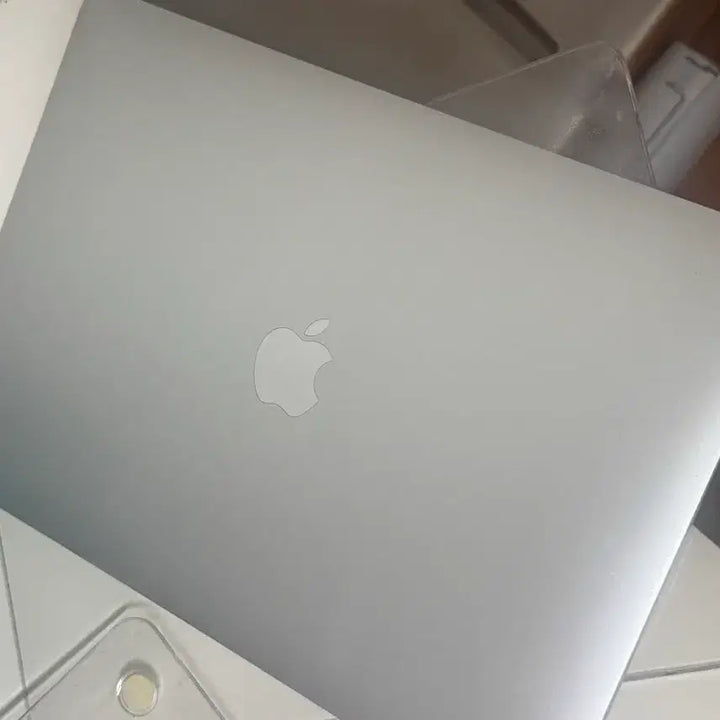 [BUNJANG] Apple MacBook Air M1 8GB RAM 256GB SSD with Magic Mouse / 맥북 에어 m1 8기가램 256g + 맥마우스 포함