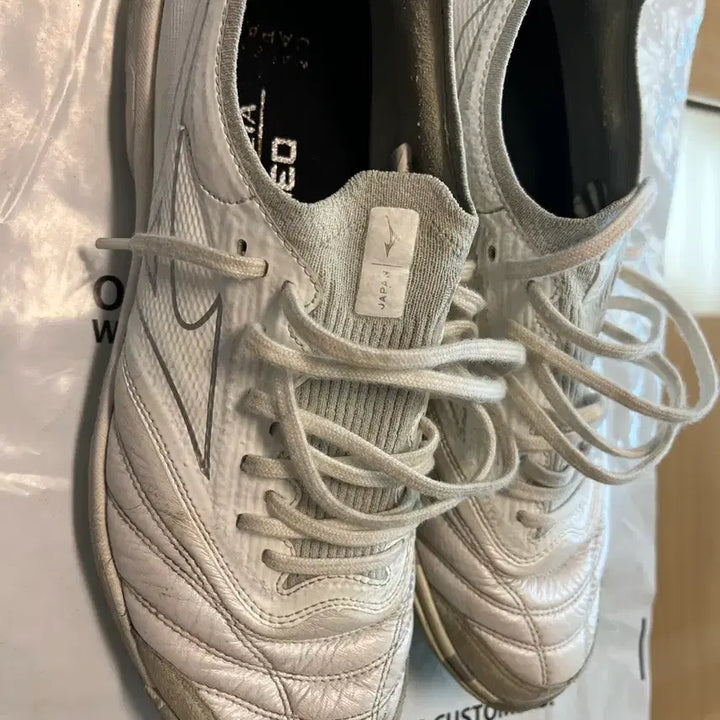 [BUNJANG] Mizuno Morelia Beta Sala Japan Soccer Cleats (265) / 미즈노 / 모렐리아 베타 살라 재팬 / 265