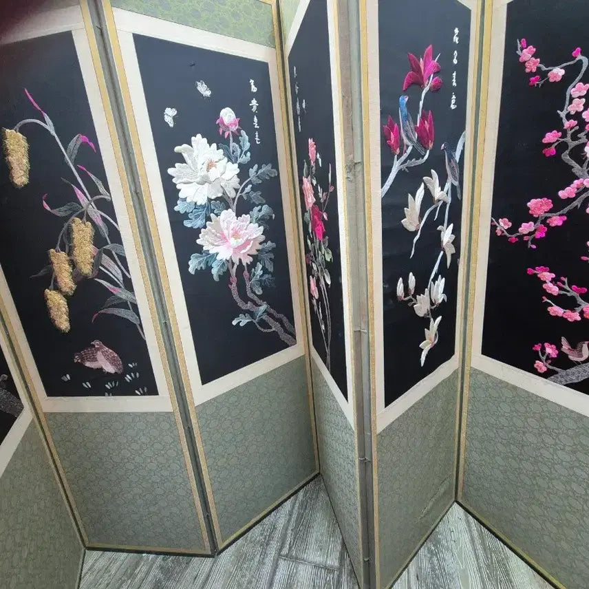 [BUNJANG] Antique Embroidered Folding Screen with Bird and Flower Design (6 Panels) / 화조도수병풍6폭