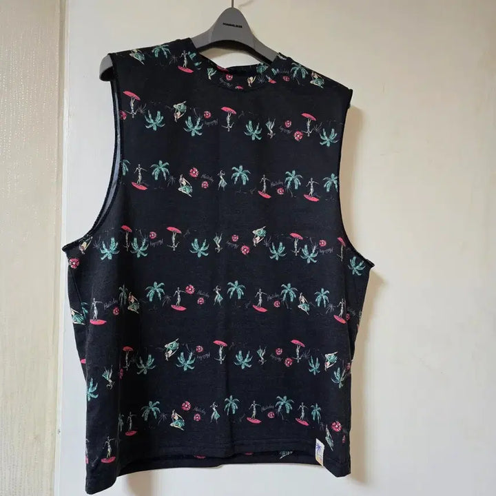 [SOLD OUT] (새상품) 배럴 그래픽 슬리브리스 래쉬가드