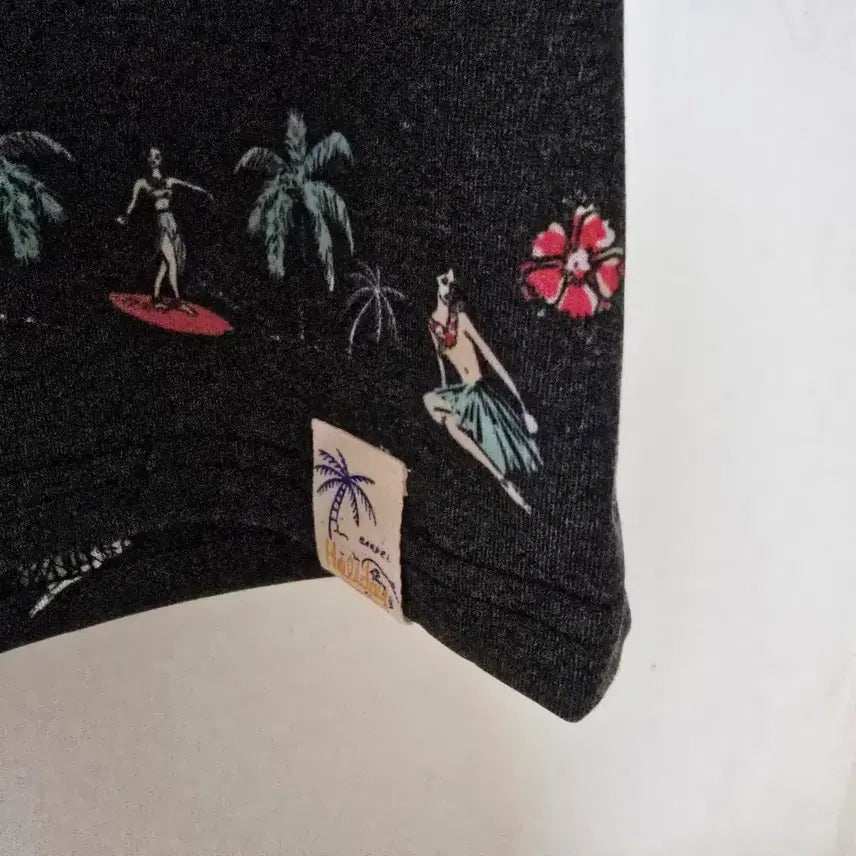 [SOLD OUT] (새상품) 배럴 그래픽 슬리브리스 래쉬가드
