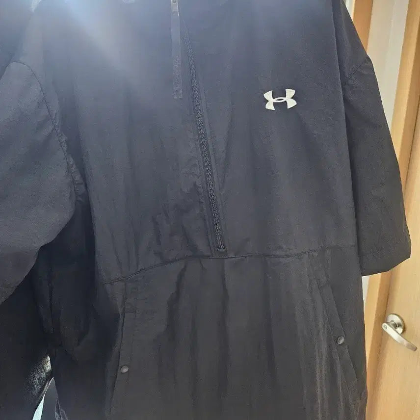 [SOLD OUT] 언더아머 반팔 바람막이 아노락 블랙 XL