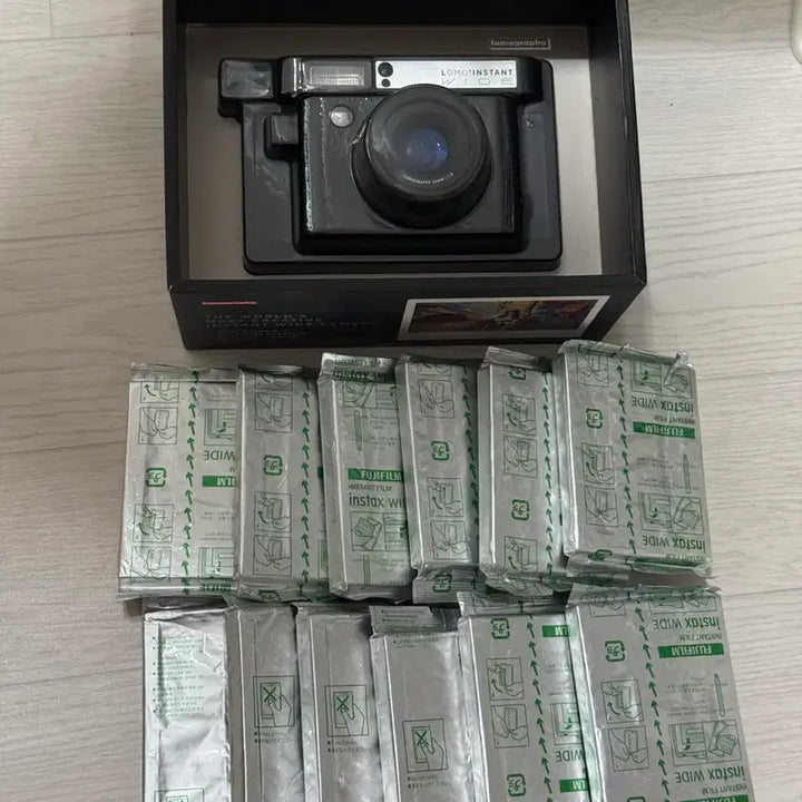[BUNJANG] Lomo Instax Wide Camera and 12 Wide Films (Sealed) / 미개봉!로모 인스탁스 와이드 카메라와 와이드 필름 12개