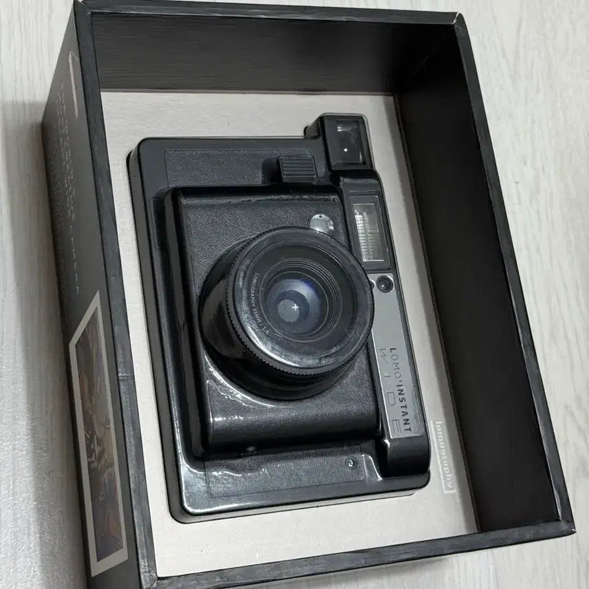 [BUNJANG] Lomo Instax Wide Camera and 12 Wide Films (Sealed) / 미개봉!로모 인스탁스 와이드 카메라와 와이드 필름 12개