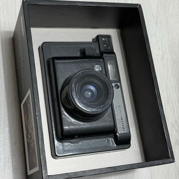 [BUNJANG] Lomo Instax Wide Camera and 12 Wide Films (Sealed) / 미개봉!로모 인스탁스 와이드 카메라와 와이드 필름 12개