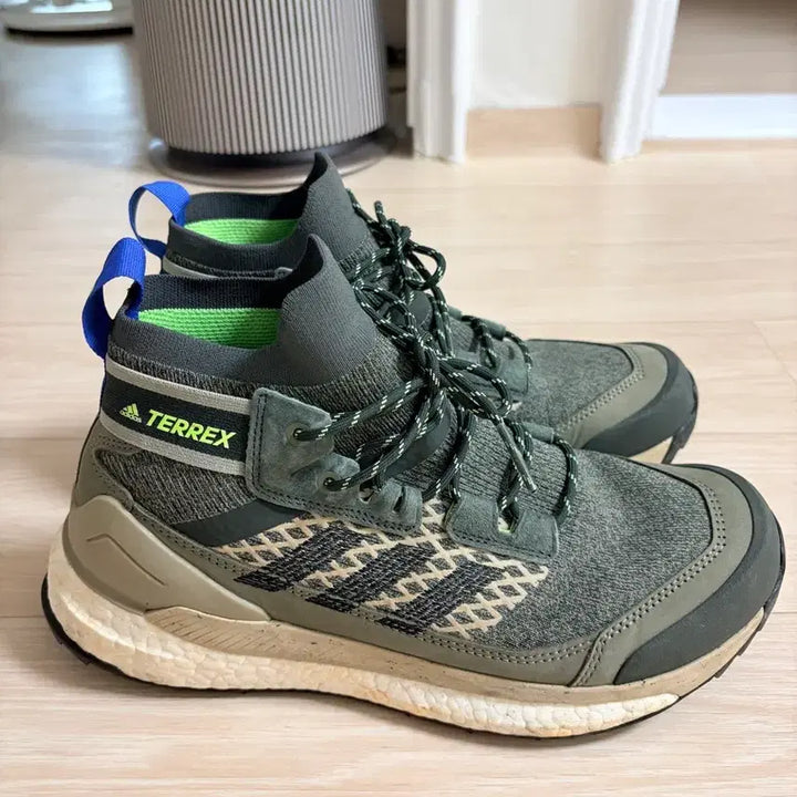 [BUNJANG] Adidas Terrex Free Hiker Trail Running Hiking Boots / 아디다스 테렉스 프리 하이커 트레일러닝 하이킹 등산화 260
