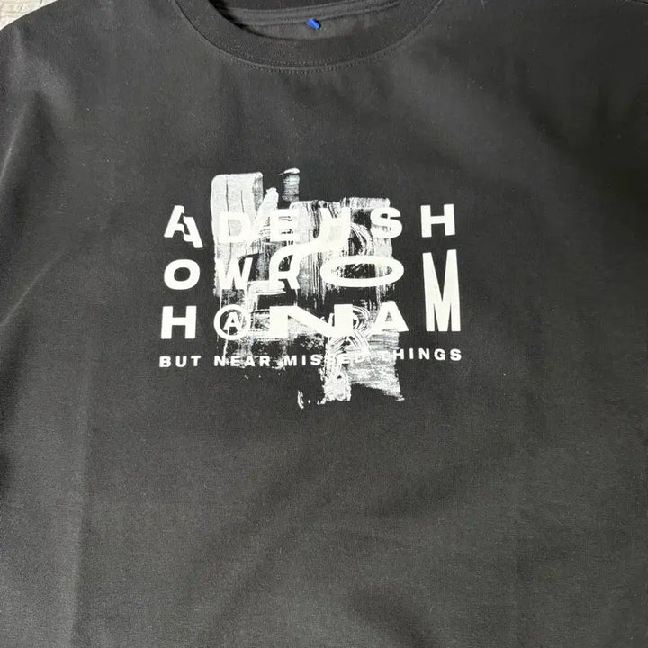 [SOLD OUT] 아더에러 플러그샵 한남 티셔츠 블랙 A1