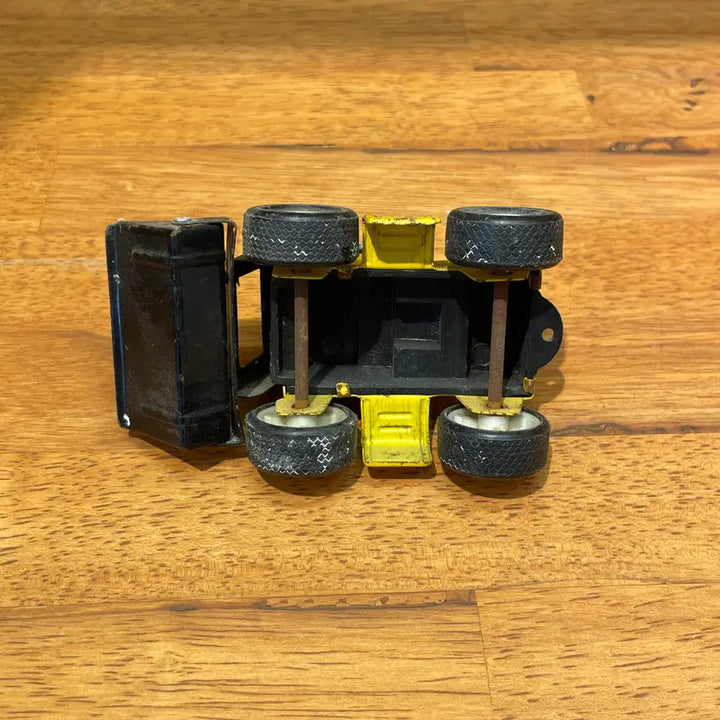 [SOLD OUT] Vintage Toy Truck no.4