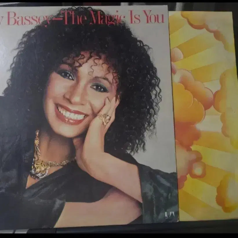 [SOLD OUT] Shirley Bassey_The Magic Is You_LP USA