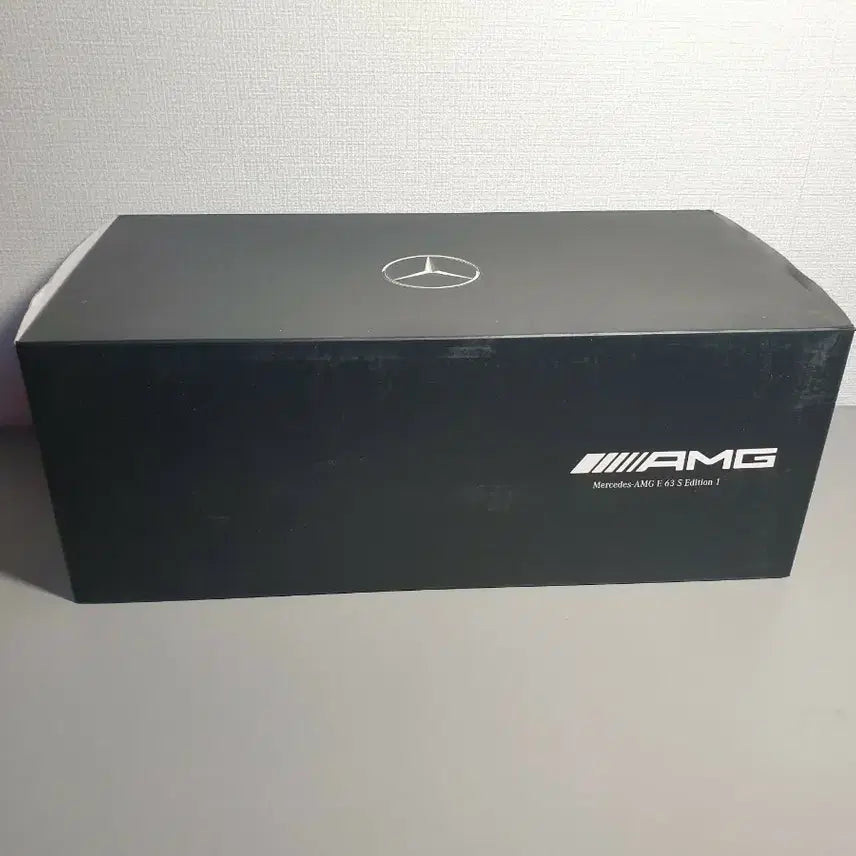 [BUNJANG] Mercedes-Benz AMG E 63 S Edition 1 1:18 Scale Model Car / 메르세데스-벤츠 AMG E 63 S 에디션 1 박스