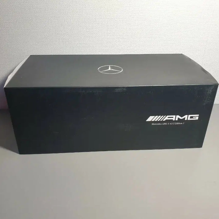 [BUNJANG] Mercedes-Benz AMG E 63 S Edition 1 1:18 Scale Model Car / 메르세데스-벤츠 AMG E 63 S 에디션 1 박스