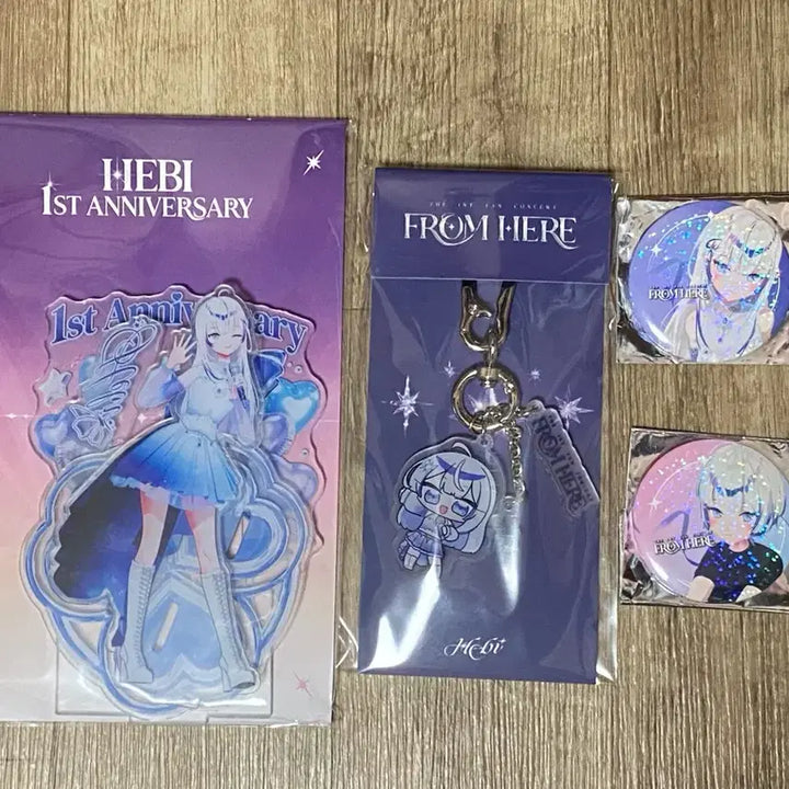 [BUNJANG] Hebi 1st Anniversary Fan Concert Bundle Set Acrylic Diorama, Keychain, and Badge / (일괄) 헤비 Hebi 굿즈 1주년 팬콘서트 첫 팬콘 아크릴 키링 뱃지