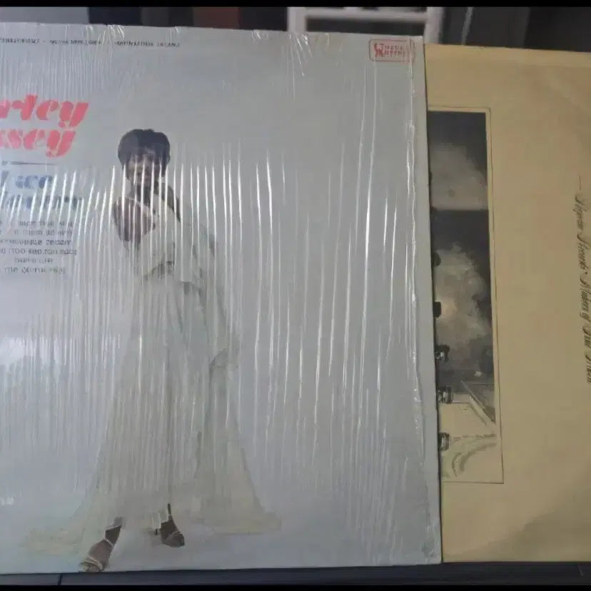 [SOLD OUT] Shirley Bassey_And We Were Lovers_LP USA