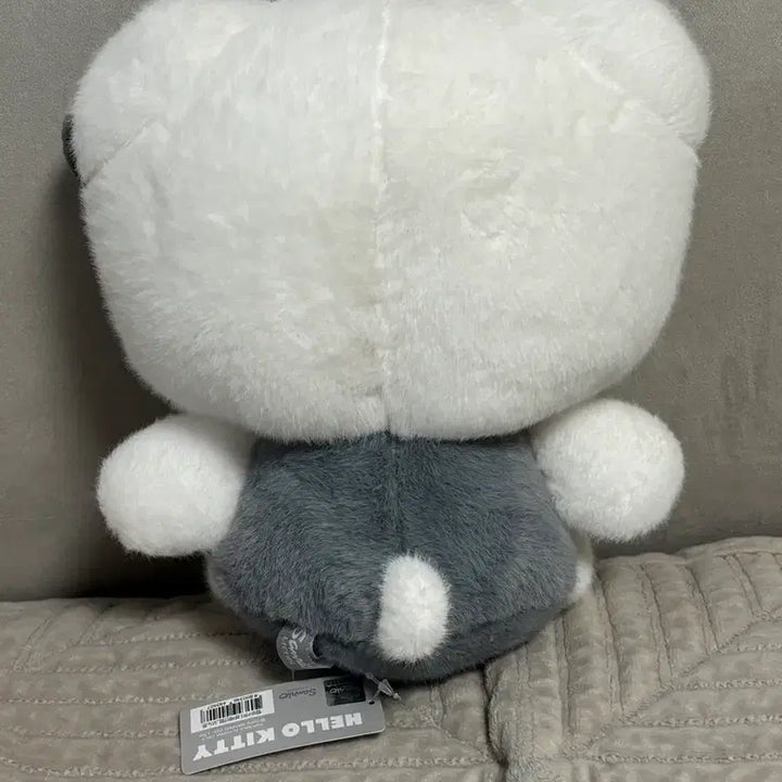 [BUNJANG] Hello Kitty Medium Plush Toy (Gray/White) / 헬로키티 인형 그레이/화이트 중형