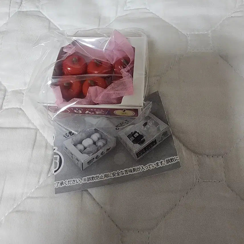 [BUNJANG] Sealed Apple Miniature Box Gacha Toy / [미개봉] 사과 미니어쳐 상자 가챠