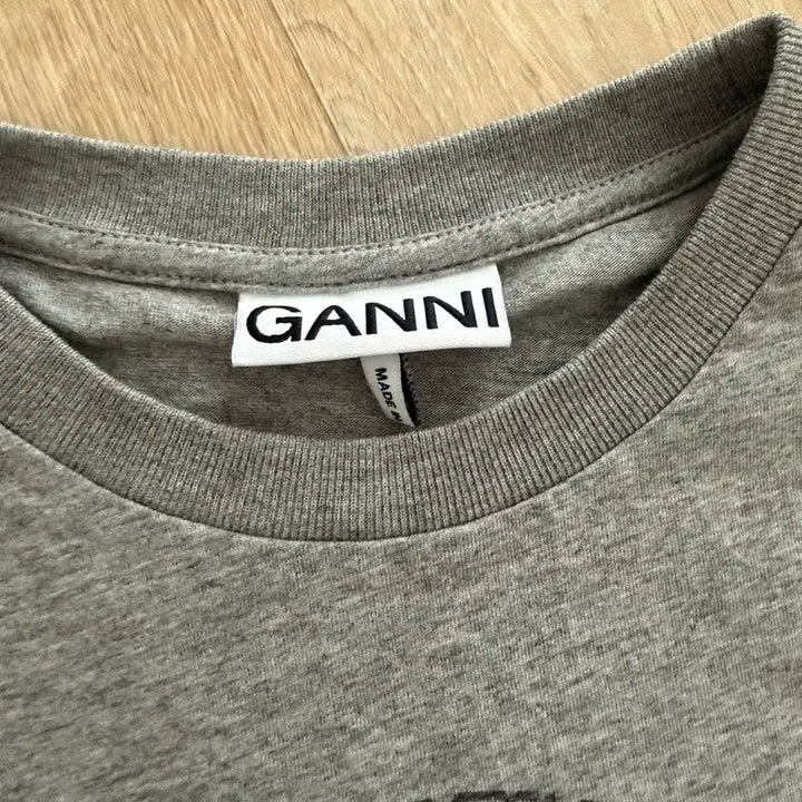 [SOLD OUT] 가니 Essentials Tee - Grey 00 xs 사이즈