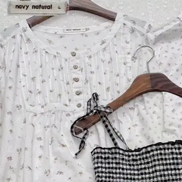 [BUNJANG] Karahana Vintage Floral Polka Dot Blouse / 미착용 카라하나빈티지 대장 잔꽃 도트 땡땡이 블라우스 모리걸 러블리 청순