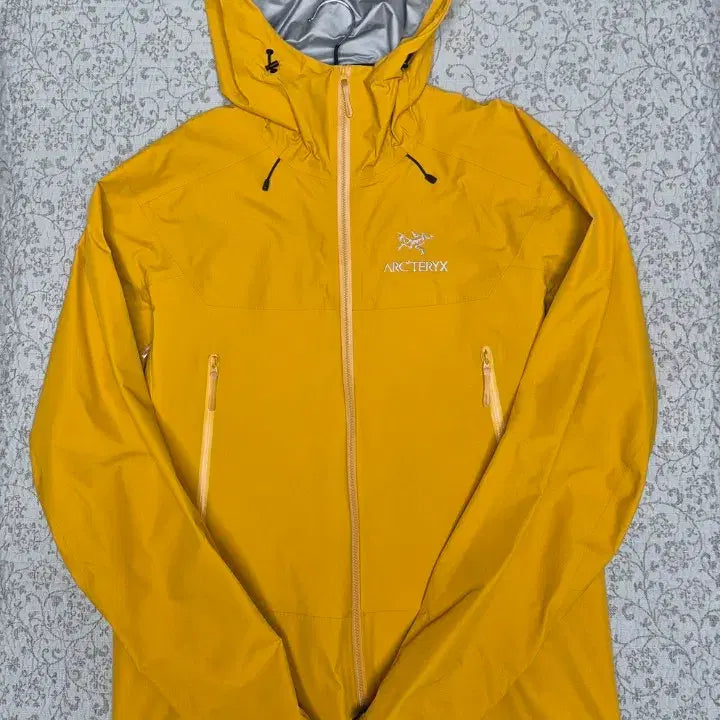 [SOLD OUT] 아크테릭스 베타 SL하이브리드 재킷 옐로우S(95-100)
