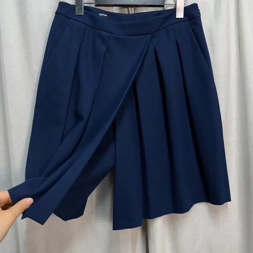[SOLD OUT] 질샌더 네이비(JIL SANDER) 울 혼방 핀턱 큐롯 팬츠 반바지