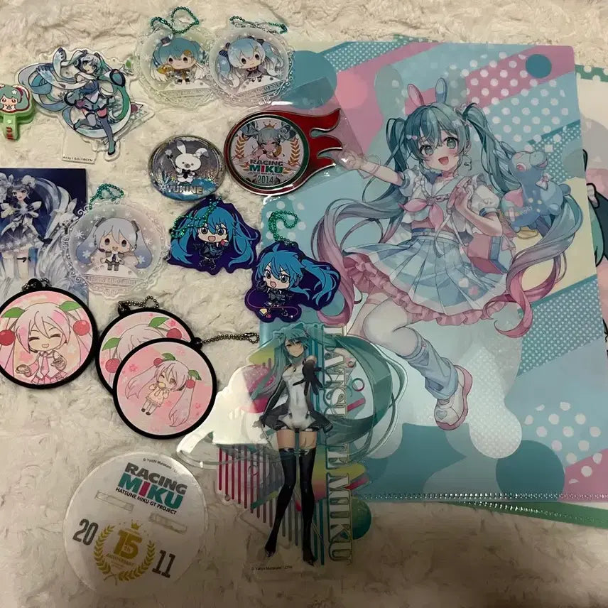 [BUNJANG] Hatsune Miku Acrylic Standee Bundle - Racing Miku, Yuki Miku, Sakura Miku / 하츠네 미쿠 굿즈 일괄 판매 로디 레이싱미쿠 유키미쿠 사쿠라미쿠 아크릴