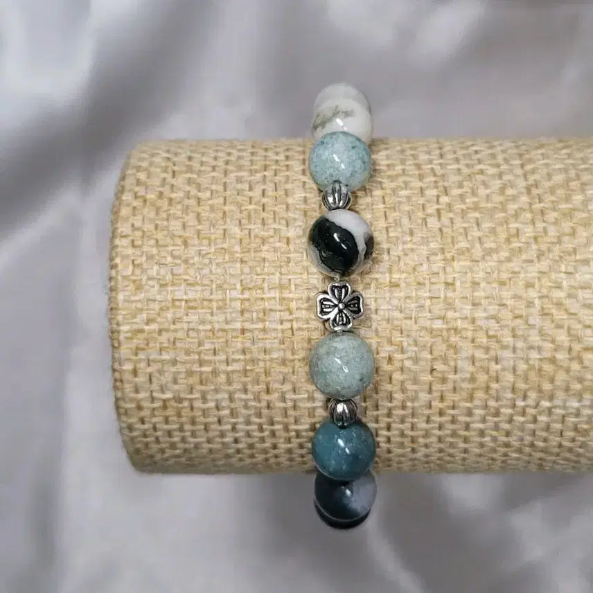 [BUNJANG] Wood Grain Agate Clover Charm Bracelet / 나뭇결 마노 원석 클로버 장식 팔찌