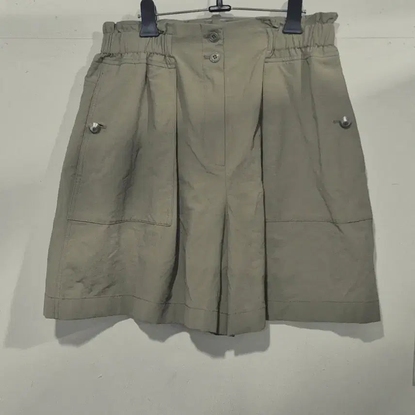 [SOLD OUT] 시스템 포켓 핀턱 밴딩 반바지 카키 23ss