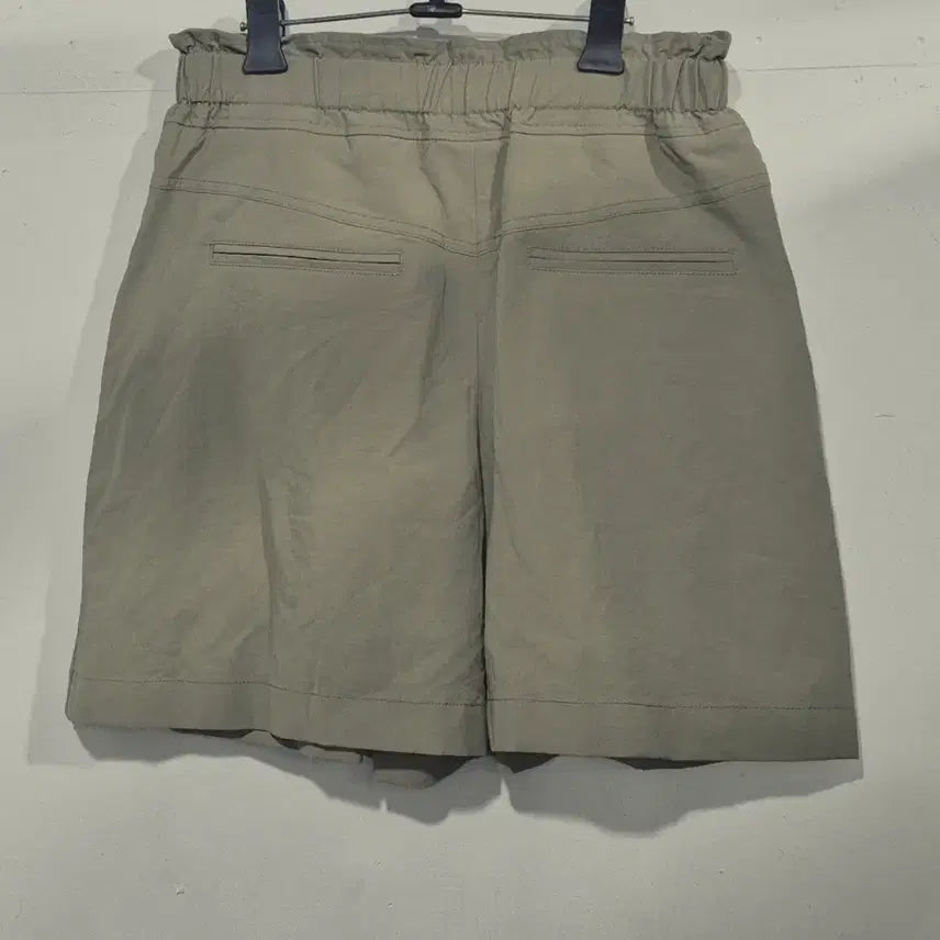 [SOLD OUT] 시스템 포켓 핀턱 밴딩 반바지 카키 23ss