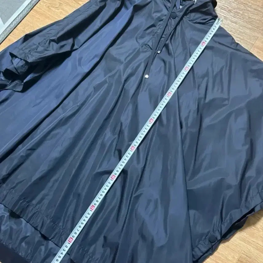 [BUNJANG] Moncler Genuine Navy Windbreaker Poncho / 몽클레어 정품 네이비 색상의 바람막이 판초