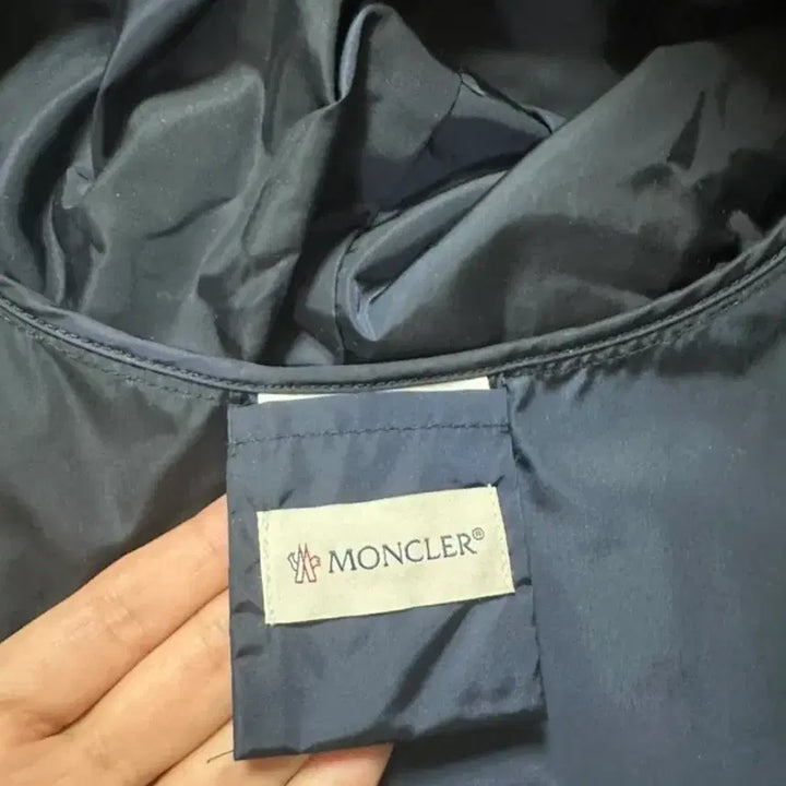 [BUNJANG] Moncler Genuine Navy Windbreaker Poncho / 몽클레어 정품 네이비 색상의 바람막이 판초