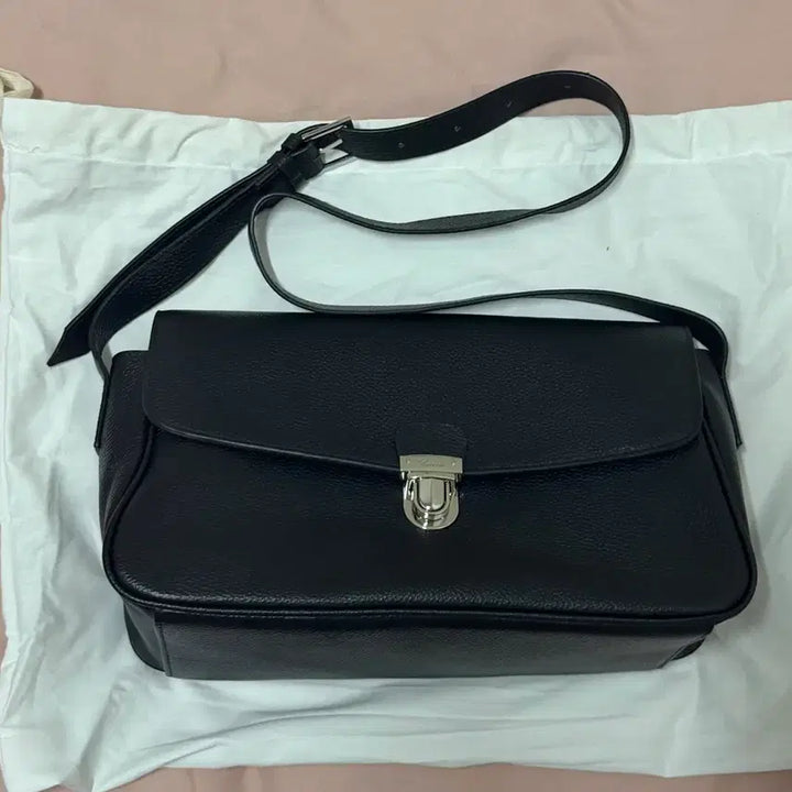 [BUNJANG] Ribbon Light Regan Shoulder Bag Black / 리본빛 리건 숄더백