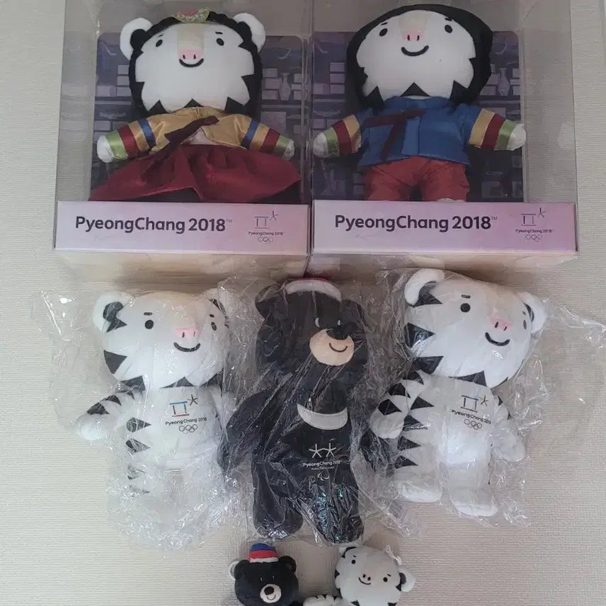 [BUNJANG] Pyeongchang Winter Olympics Mascot Dolls Set (Soohorang, Bandabi) / 평창 동계 올림픽 인형 세트 (수호랑 반다비)
