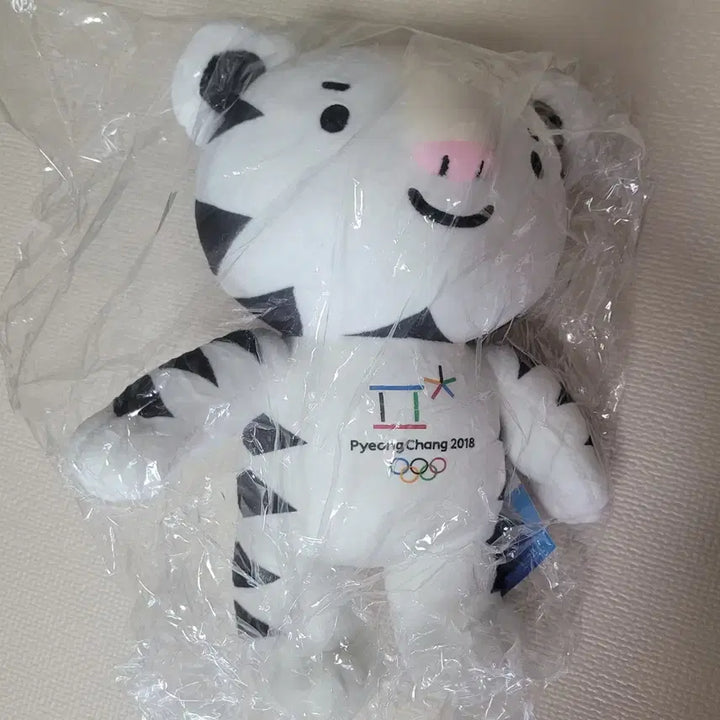[BUNJANG] Pyeongchang Winter Olympics Mascot Dolls Set (Soohorang, Bandabi) / 평창 동계 올림픽 인형 세트 (수호랑 반다비)