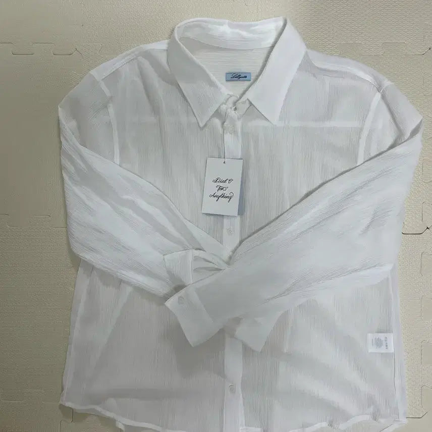[SOLD OUT] 릴리코츠 시어셔츠 새 제품