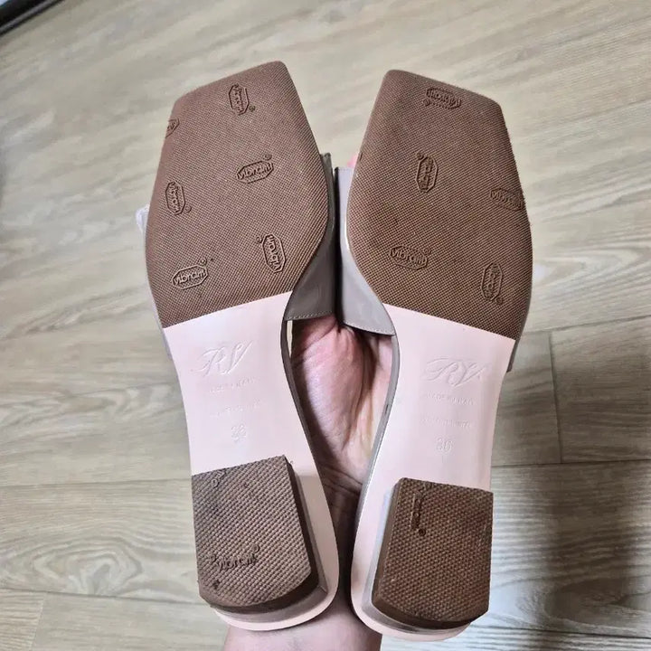 [BUNJANG] Roger Vivier Beige Buckle Heeled Mules - Size 36 / 로저비비에 뮬 36