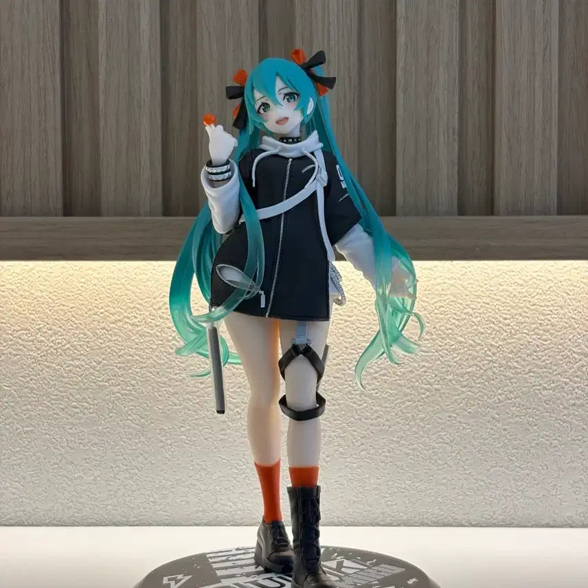 [BUNJANG] Taito Vocaloid Hatsune Miku Fashion Punk Ver. Figure / 타이토 보컬로이드 하츠네 미쿠 피규어 패션 펑크 Ver.