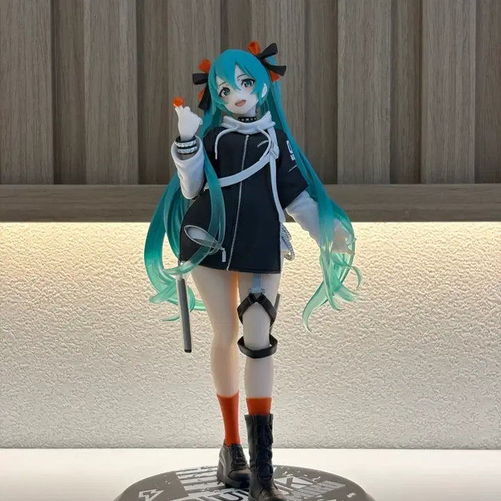 [BUNJANG] Taito Vocaloid Hatsune Miku Fashion Punk Ver. Figure / 타이토 보컬로이드 하츠네 미쿠 피규어 패션 펑크 Ver.
