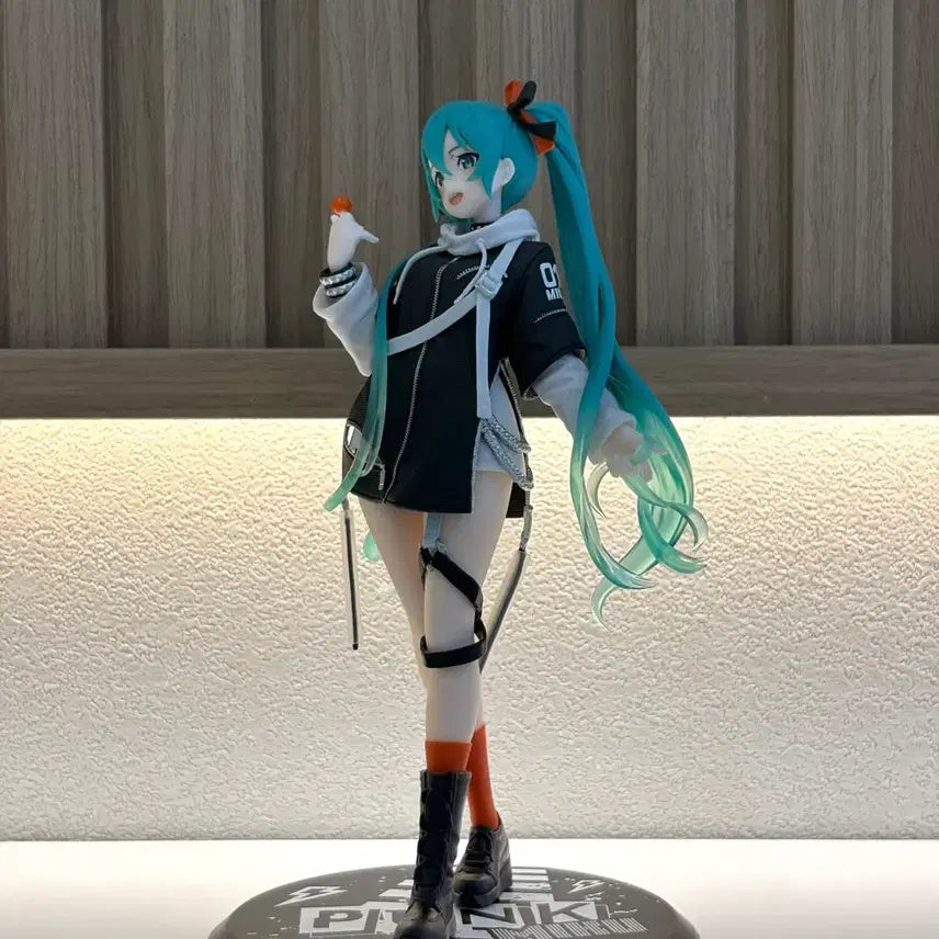 [BUNJANG] Taito Vocaloid Hatsune Miku Fashion Punk Ver. Figure / 타이토 보컬로이드 하츠네 미쿠 피규어 패션 펑크 Ver.