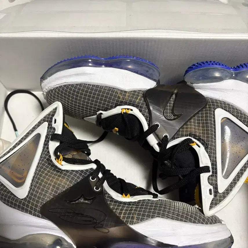 [BUNJANG] Nike LeBron 19 Black University Gold Basketball Shoes / 나이키 르브론 19 블랙 유니버시티골드