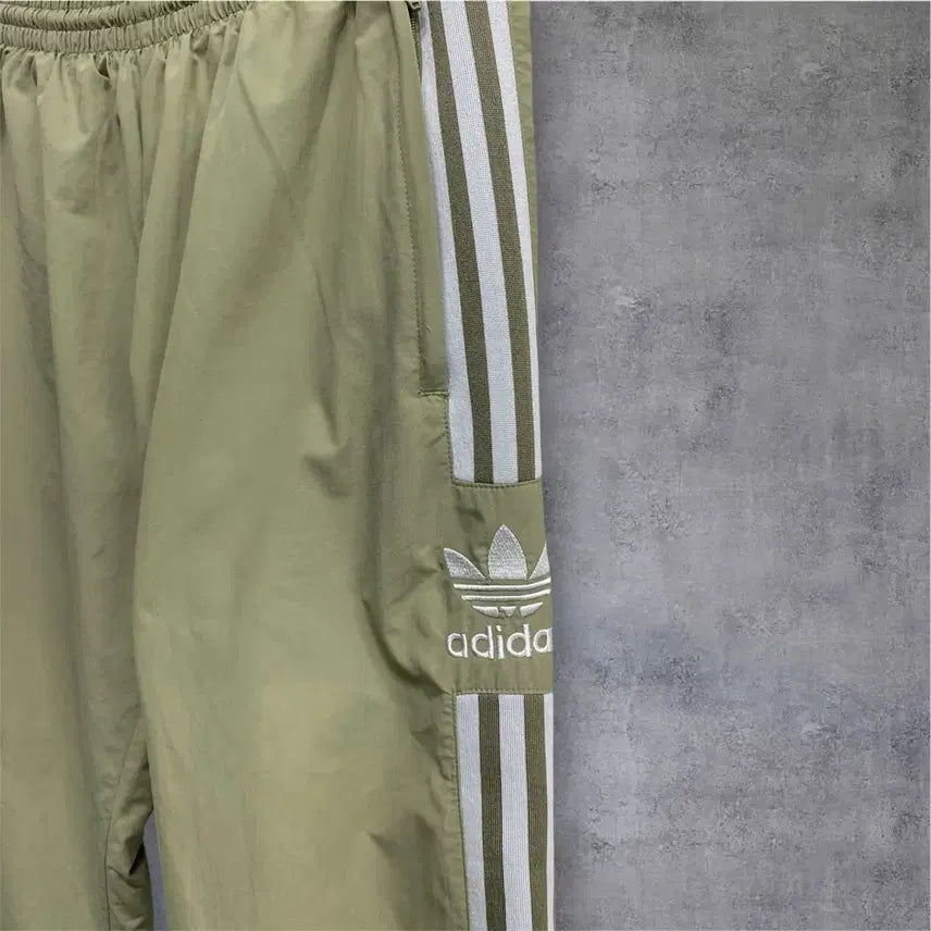 [BUNJANG] Adidas Lock Up Jogger Pants Khaki - M / 아디다스 락업 조거팬츠 카키색-M