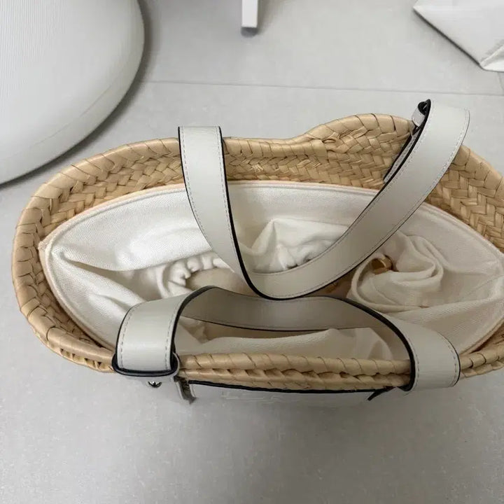 [BUNJANG] Loewe Raffia Basket Bag White Small / 로에베 라탄 바스켓백 화이트 (스몰)