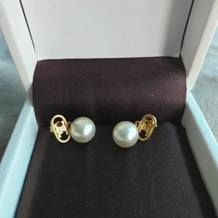 [BUNJANG] Celine Triomphe Pearl Earrings / 정품  셀린느 트리오페 진주 귀걸이