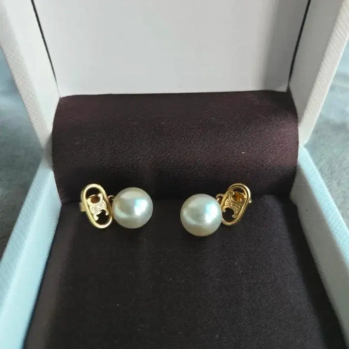 [BUNJANG] Celine Triomphe Pearl Earrings / 정품  셀린느 트리오페 진주 귀걸이