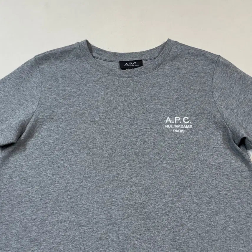 [BUNJANG] A.P.C. Embroidered Logo Grey T-Shirt (Size L) / L) 아페쎄 A.P.C. 자수로고 그레이 반팔 티셔츠