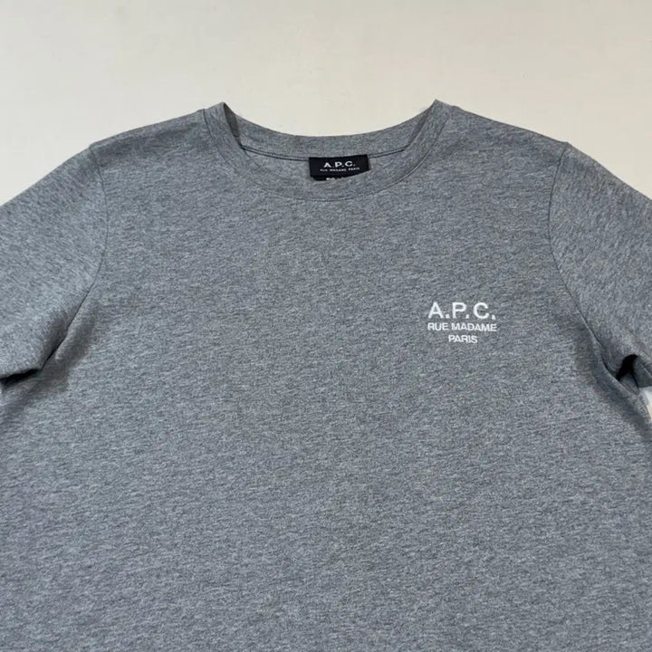 [BUNJANG] A.P.C. Embroidered Logo Grey T-Shirt (Size L) / L) 아페쎄 A.P.C. 자수로고 그레이 반팔 티셔츠