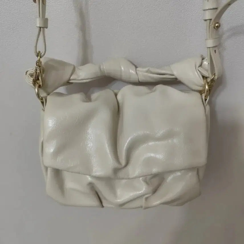 [BUNJANG] ZARA Shirring Mini Crossbody Bag / ZARA 아이보리 셔링 미니 크로스백