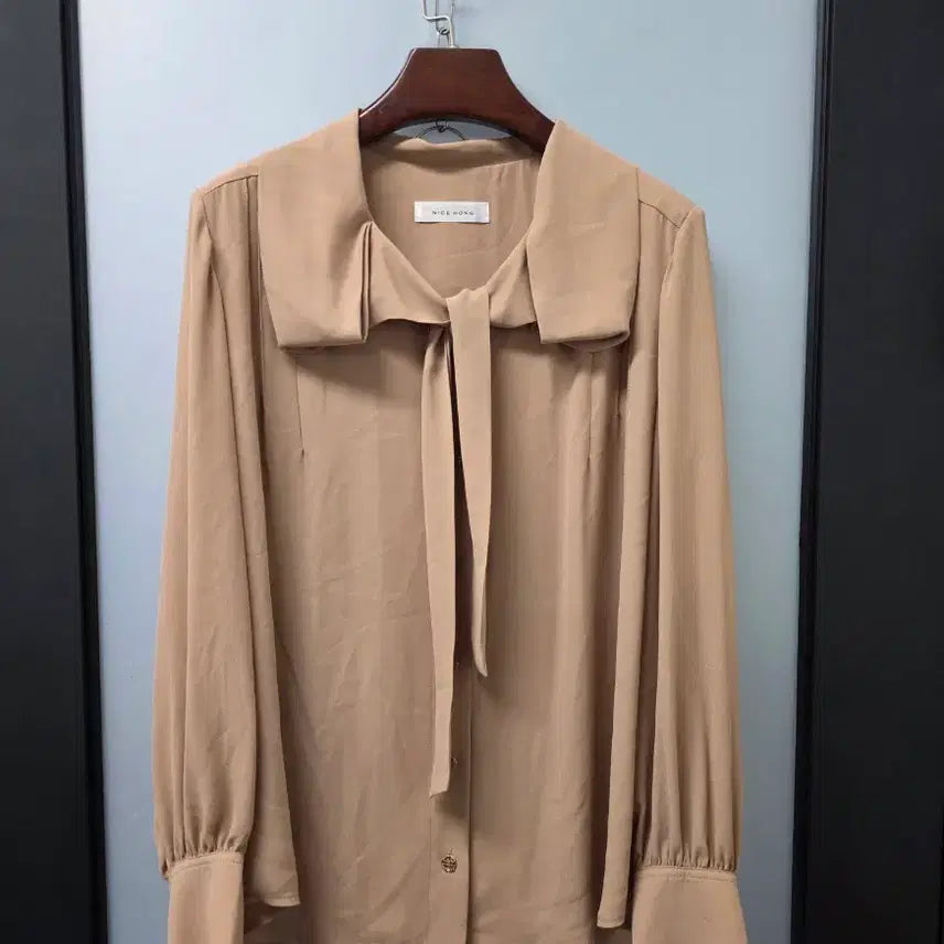 [BUNJANG] NiceHong Kara Ribbon Blouse / 나이스홍 제작 카라리본 블라우스