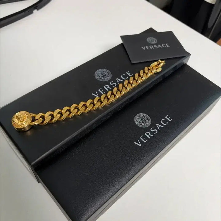 [BUNJANG] Versace Medusa Chain Bracelet Gold Plated / 베루사체 메두사 체인 팔찌 금장