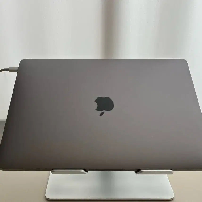 [BUNJANG] Apple MacBook Pro 13-inch 2017 Space Gray 16GB RAM 256GB SSD / 맥북 프로 13인치 2017 스페이스 그레이 | 16GB | 256GB