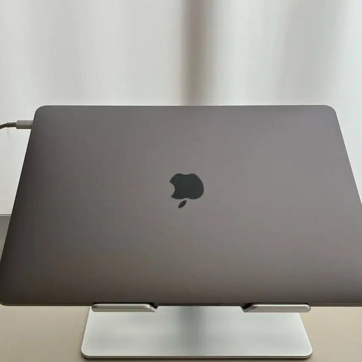 [BUNJANG] Apple MacBook Pro 13-inch 2017 Space Gray 16GB RAM 256GB SSD / 맥북 프로 13인치 2017 스페이스 그레이 | 16GB | 256GB