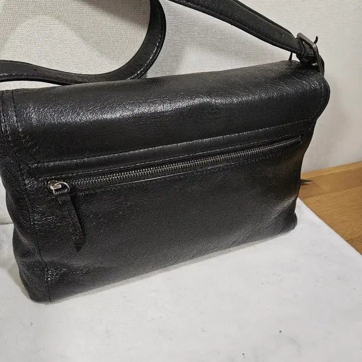 [BUNJANG] Loose &amp; Lounge Capri Flap Bag M Shoulder Bag / 새상품)루즈앤라운지 카프리플랩백